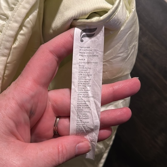 Fabletics Pale Yellow Green Full Zip Activewear Puffer Vest Size Large - Picture 4 of 6